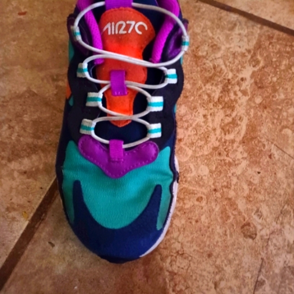 Girl Nike Air70